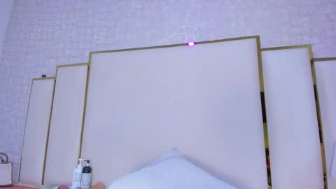 Paola  online show from December 2025 11:16:02 AM