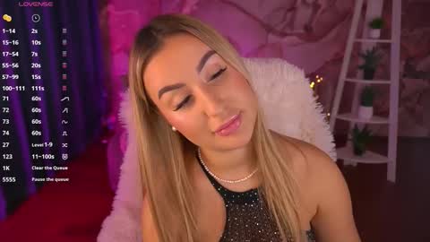 Lia online show from December 2025 09:51:01 AM