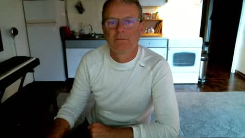 Snapshot of papa_show chatting on January 2025 10:41:02 AM papa_show online show from January 2025 10:41:02 AM