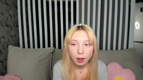 Melena online show from December 2025 08:30:02 AM