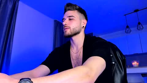 Paris online show from December 2024 08:11:01 PM