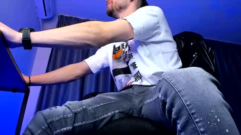 Paris online show from February 2025 03:42:01 AM