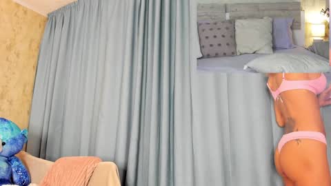 Paris online show from December 2024 05:07:02 AM