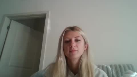 parisbaby2000 online show from November 2025 02:27:01 PM