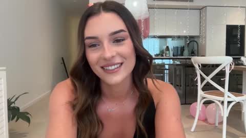 Snapshot of parisbabyxox chatting on September 2025 12:43:01 AM ParisBabyxox online show from September 2025 12:43:01 AM