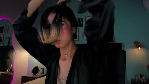 PARIS online show from February 2025 01:41:01 AM