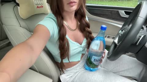 Andreea online show from October 2025 11:07:01 AM