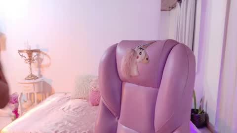 Snapshot of pau_cute chatting on May 2026 04:39:02 AM Sofa online show from May 2026 04:39:02 AM