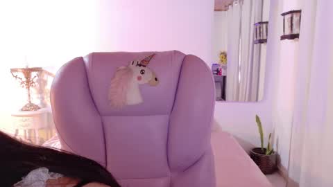 Snapshot of pau_cute chatting on May 2026 06:37:01 PM Sofa online show from May 2026 06:37:01 PM