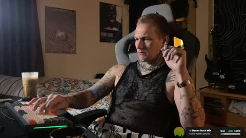 Snapshot of paul_razor chatting on June 2026 10:01:02 PM Paul online show from June 2026 10:01:02 PM