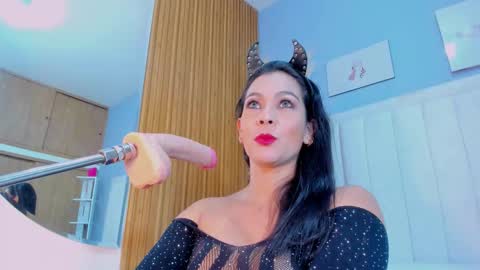 Pau online show from September 2025 12:37:02 PM