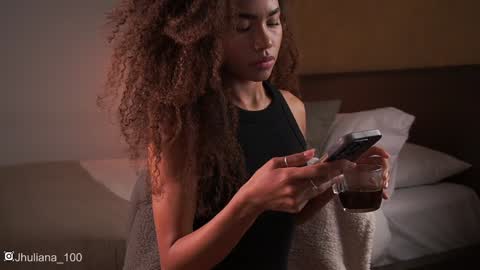 Snapshot of paulacora100 chatting on February 2025 08:35:02 PM Paula online show from February 2025 08:35:02 PM