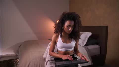 Snapshot of paulacora100 chatting on February 2025 09:44:02 PM Paula online show from February 2025 09:44:02 PM