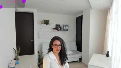 paulina online show from June 2026 07:04:02 PM