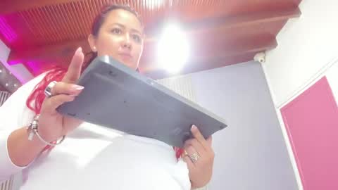 Snapshot of paulinna_curvy chatting on April 2026 07:07:02 PM paulinna_curvy online show from April 2026 07:07:02 PM