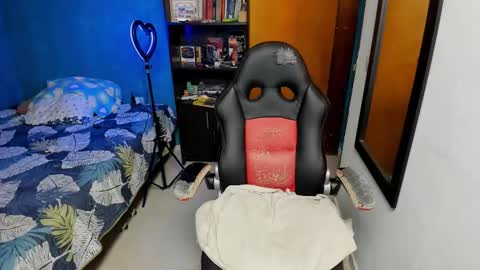 Snapshot of peanut_tangerine chatting on October 2025 12:28:02 AM Tangerine Penaut online show from October 2025 12:28:02 AM