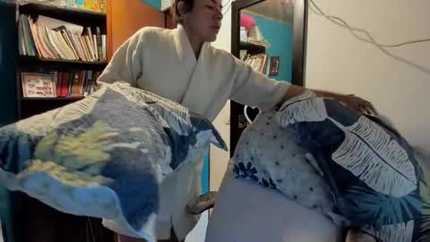 Snapshot of peanut_tangerine chatting on November 2025 07:01:02 PM Tangerine Penaut online show from November 2025 07:01:02 PM