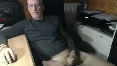 Pemue65 online show from November 2025 06:24:02 AM