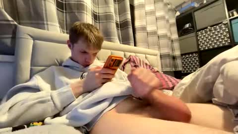 Snapshot of penguin666778 chatting on December 2025 09:10:02 PM Penguin online show from December 2025 09:10:02 PM