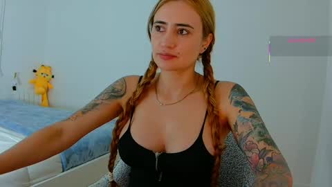 Hi Im Penelope  better vibrations  1111 online show from June 2026 10:07:01 AM