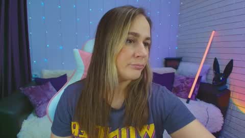 Dia  online show from March 2025 03:32:01 AM