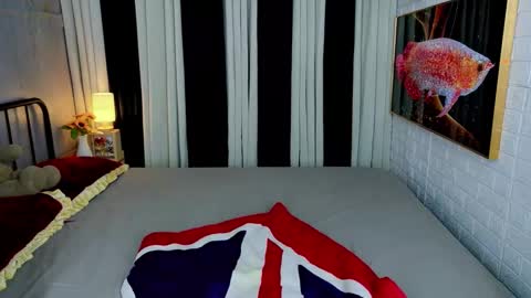 Chloe online show from November 2025 02:02:02 AM