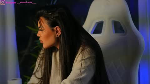 Dee online show from December 2024 10:01:02 AM