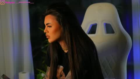 Dee online show from December 2024 08:33:02 AM