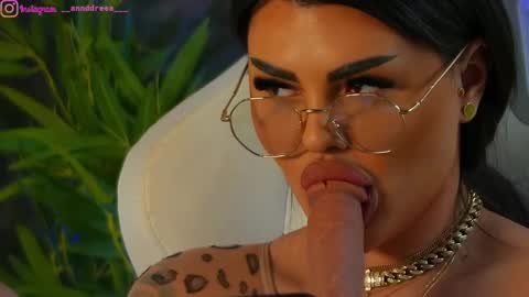 Dee online show from December 2024 12:27:02 PM