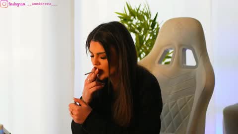 Dee online show from February 2025 09:33:01 AM