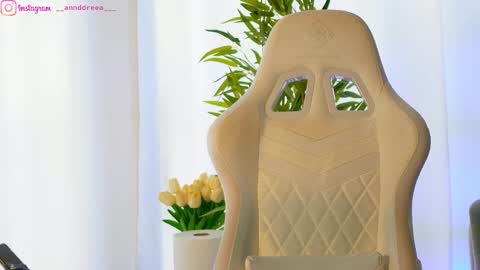 Dee online show from February 2025 09:43:01 AM