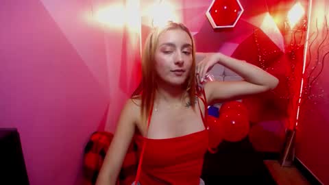 PERLA RED online show from February 2025 02:54:02 PM