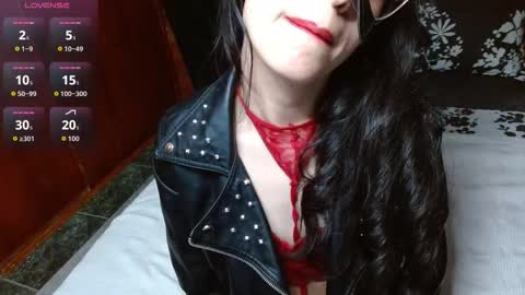 persefone_fire online show from November 2025 10:01:01 PM