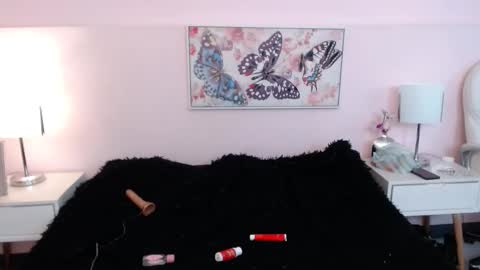 Persefone  online show from December 2025 11:38:02 AM