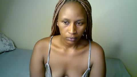 Snapshot of peru_queen chatting on May 2026 06:05:02 PM peru_queen online show from May 2026 06:05:02 PM
