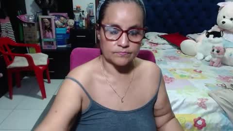 Snapshot of pervert_mommy_x chatting on January 2025 03:28:02 PM SAMY online show from January 2025 03:28:02 PM
