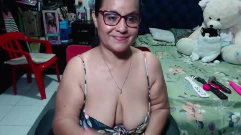 Snapshot of pervert_mommy_x chatting on March 2025 12:37:01 PM SAMY online show from March 2025 12:37:01 PM