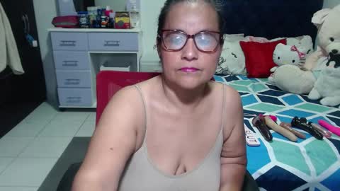 Snapshot of pervert_mommy_x chatting on October 2025 10:45:02 AM SAMY online show from October 2025 10:45:02 AM