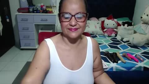 Snapshot of pervert_mommy_x chatting on October 2025 09:40:01 AM SAMY online show from October 2025 09:40:01 AM