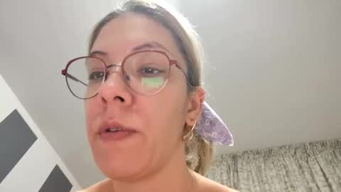 Lisa -  online show from December 2025 06:59:01 PM