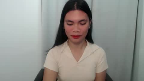 Snapshot of petite_pauline chatting on February 2026 04:25:01 PM petite_pauline online show from February 2026 04:25:01 PM