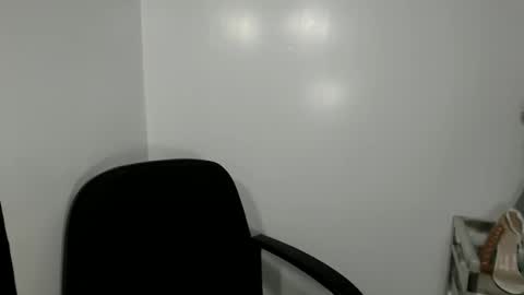 Snapshot of petite_pauline chatting on February 2026 06:11:02 AM petite_pauline online show from February 2026 06:11:02 AM