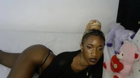 petite_princes online show from December 2024 01:32:01 PM