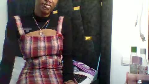 petite_princes online show from December 2024 06:25:01 PM