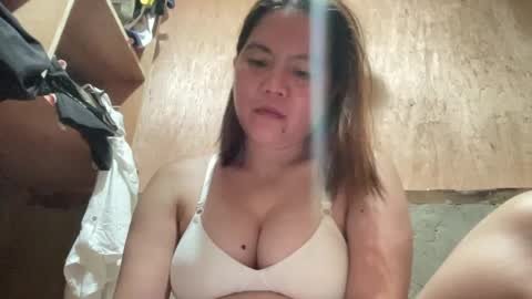 Snapshot of petiteasian_angel chatting on May 2026 09:20:02 PM Hanna online show from May 2026 09:20:02 PM
