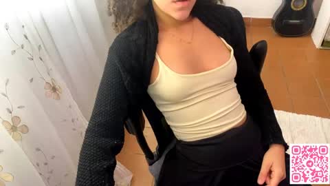 Snapshot of petitecurlybrunette chatting on June 2026 04:20:02 PM Mlian online show from June 2026 04:20:02 PM