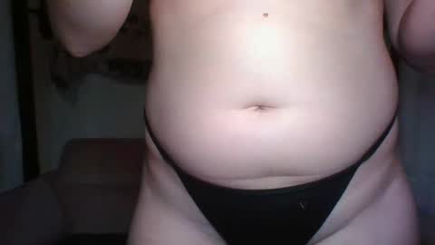 Snapshot of petitegirluvsdick chatting on December 2024 03:26:01 AM Bella online show from December 2024 03:26:01 AM