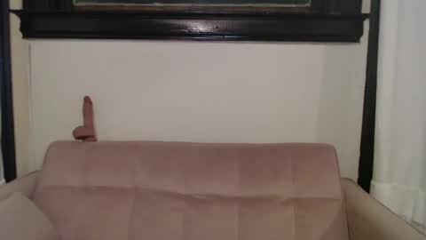 Snapshot of petitegirluvsdick chatting on January 2025 03:31:01 AM Bella online show from January 2025 03:31:01 AM