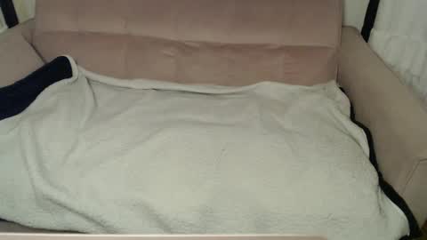 Snapshot of petitegirluvsdick chatting on January 2025 11:25:01 PM Bella online show from January 2025 11:25:01 PM