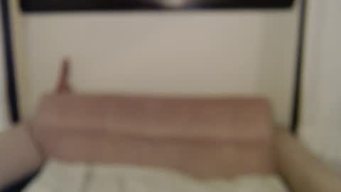 Snapshot of petitegirluvsdick chatting on January 2025 02:27:01 AM Bella online show from January 2025 02:27:01 AM